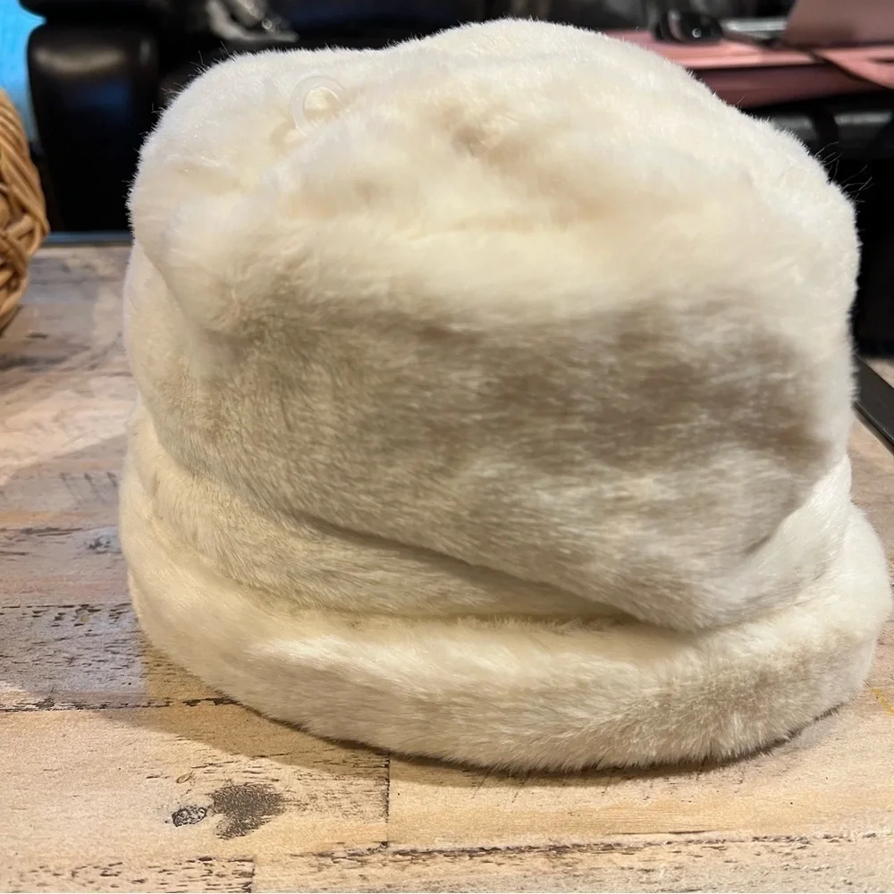 Nine West Faux Fur Ivory Clochet Bucket Hat Lined Winter Hat OS